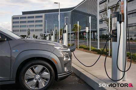 coche-electrico ¿Qué coches se podrán comprar a partir del año 2040?